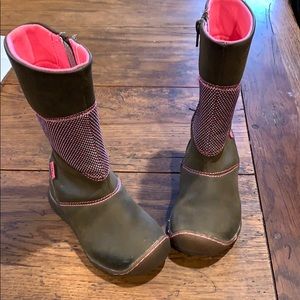 Keen toddler size 9 waterproof boots